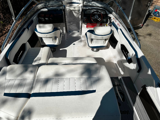 2009 Regal 2000 Ski Boat and Trailer For Sale $36500 obo in Powerboats & Motorboats in Chilliwack - Image 3