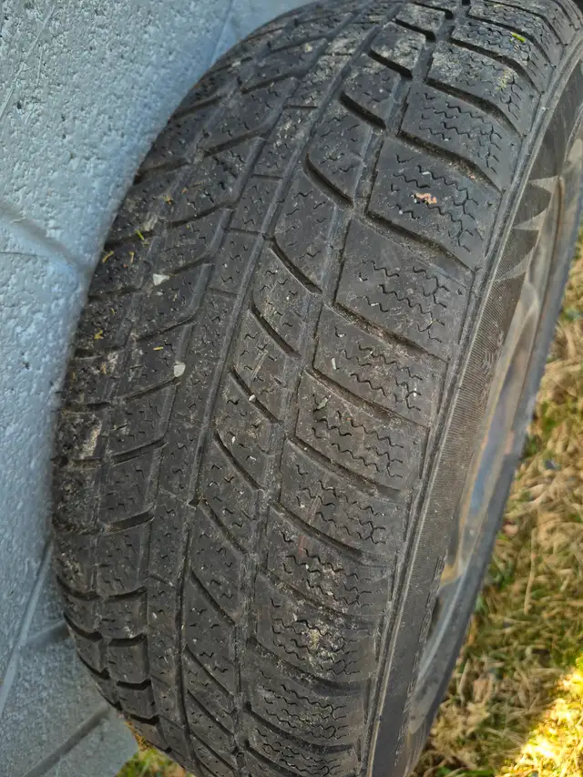 195 65R15 Set of winter tires on rims in Tires & Rims in St. John's - Image 2
