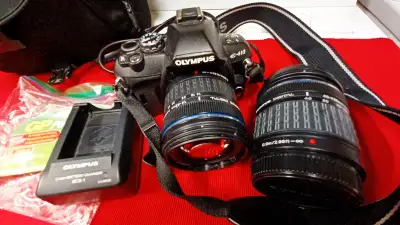 Appareil-photo Olympus E-410 / Lire l'annonce pour cette caméra, View more