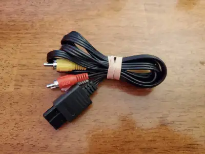 Câble audio vidéo Gamecube. J'habite dans le quartier Cote des neiges H3S1H6
