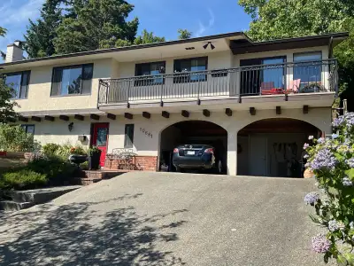 House is located in quiet location Easy access to Fraser Bridge And bus transportation Recreation -...
