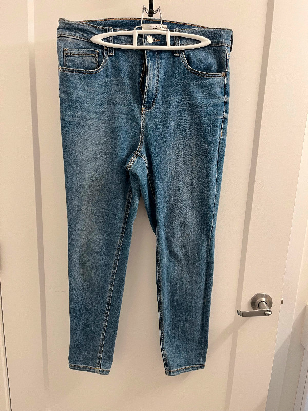 Women’s jeans in Women's - Bottoms in Dartmouth