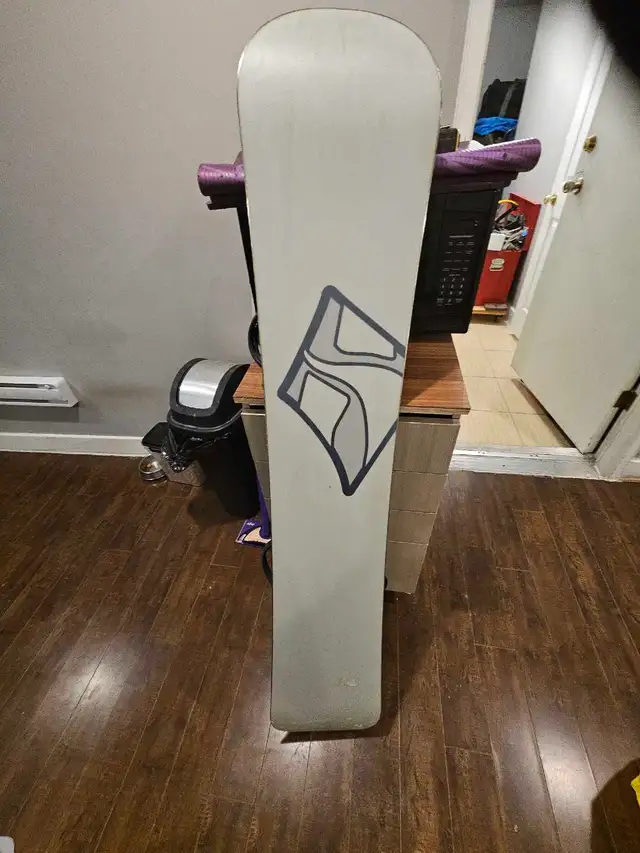 Snowboard and bindings in Snowboard in Delta/Surrey/Langley - Image 10
