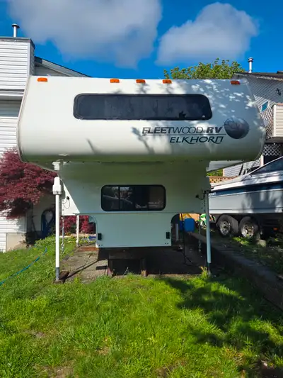 2001 elkhorn truck camper EVERYTHING WORKS, ready for the season! Fridge, 3 way. Battery less than a...