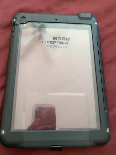 Life proof case for iPad It’s from an older iPad, not sure exactly which generations it fits Great f...