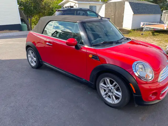 2014 Mini Cooper Convertible/ low kilometres