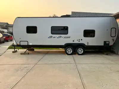 2009 StarCraft SS24BH This is a 28 foot trailer with excellent condition and everything works. We ar...