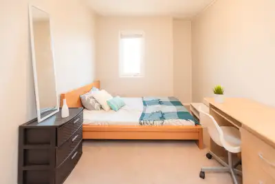 Sept 1 - $815-Female House-York U-Private Rom - Share Bathroom