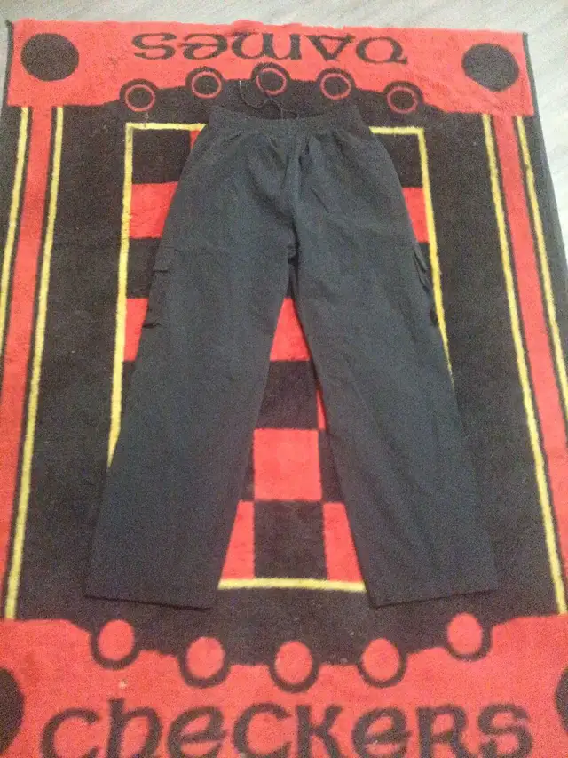 Canada goose ovo cargo pants in Men's in Oshawa / Durham Region - Image 6