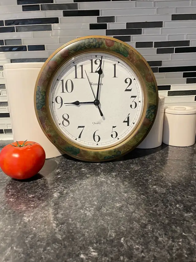 Westclox Quartz 10” Round Grapevine Wall Clock