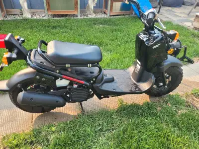2020 Honda Ruckus Stock, only has 166km on it. Lowered seat also have original seat frame and manual...