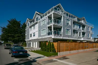 Bachelor Condo Located in Sidney BC Available August 01, 2025