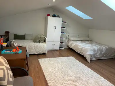 Master bedroom , full furnished , laundry in unit , just kitchen with share with one lady microfer a...