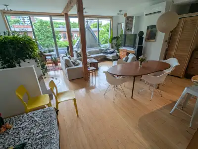 4 closed bedrooms in Mile-End, close to downtown and F-1, 1 parking spot included