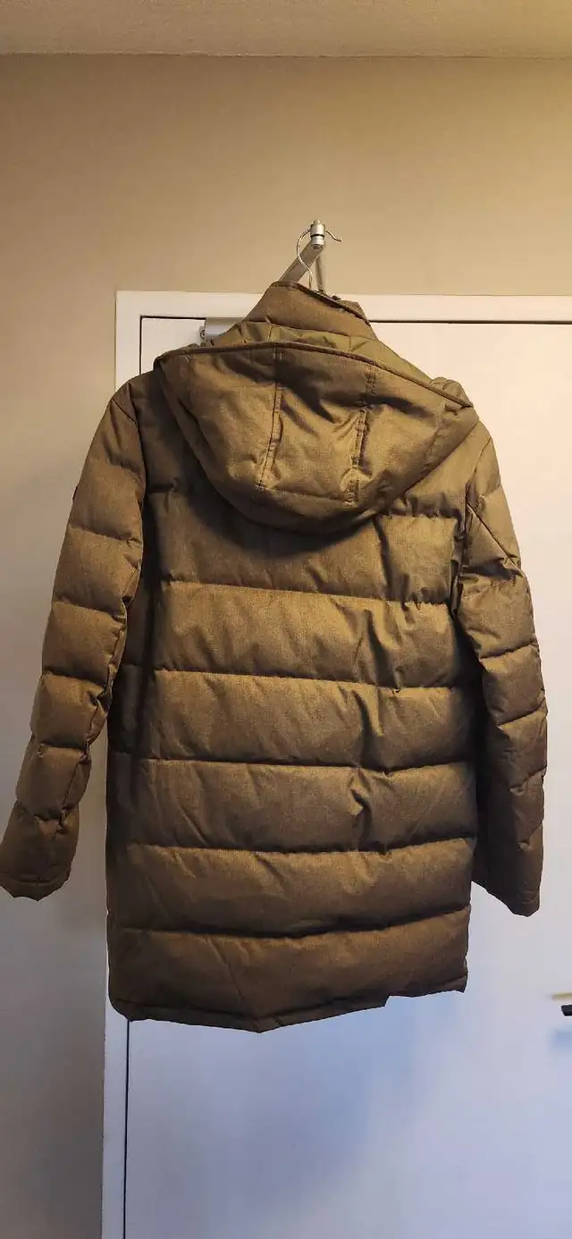 Brooks Brothers Puffer Jacket in Men's in Mississauga / Peel Region - Image 3