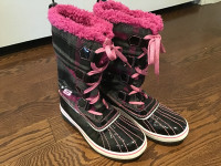 Girls Skechers winter boots size 3 Like New condition.