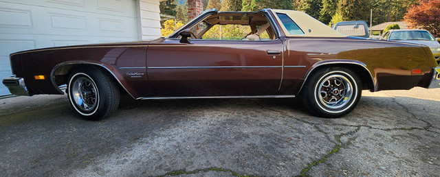 Oldsmobile Cutlass Supreme Brougham - 1977 in Classic Cars in Chilliwack - Image 3