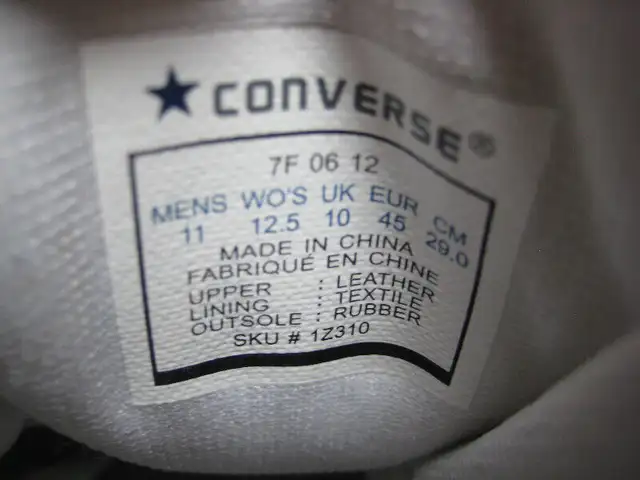Converse Leather White/Gold Indoor Soccer Shoes Men's Size 11 in Men's Shoes in Oakville / Halton Region - Image 9
