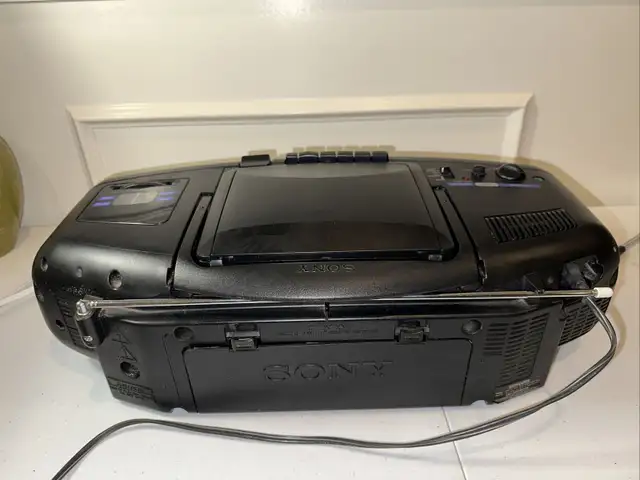 I deliver! Vintage Sony CFD-8 AM/FM Cassette/CD Player in Stereo Systems & Home Theatre in St. Albert - Image 4