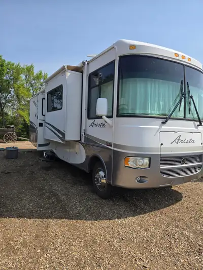 Ready for your next adventure? This meticulously maintained 2008 Holiday Rambler Arista motorhome wi...