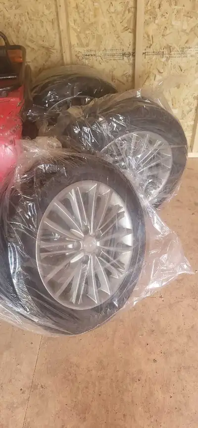 I'm selling a set of four Michelin tires mounted on rims, size 215/55R17 94H, that are in barely use...