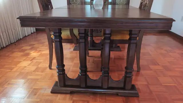 Diningroom set with Table, 4 chairs, and hutch in Dining Tables & Sets in Hamilton - Image 4