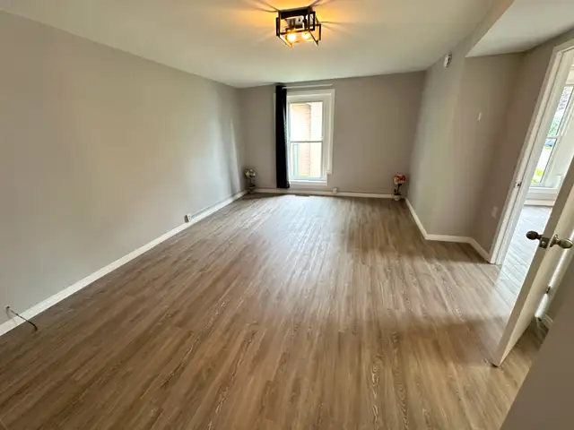 NEWLY RENOVATED Main Floor 1 Bedroom 1 Bath Apartment-HEAT incl.63417674352771123
