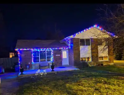 3 Bedroom house for rent 1.5 baths Utilities not included. Price is negotiable. MSG FOR MORE DETAILS...