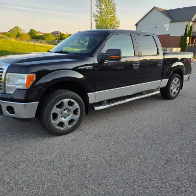 Selling a 2011 f150 crew cab 4x4 high mileage 500000kms on it... Selling because I got a new truck.....