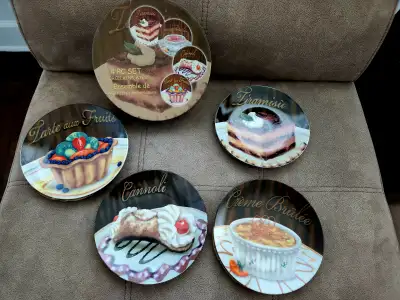 Lot 4 assiettes avec leur boîte, View more