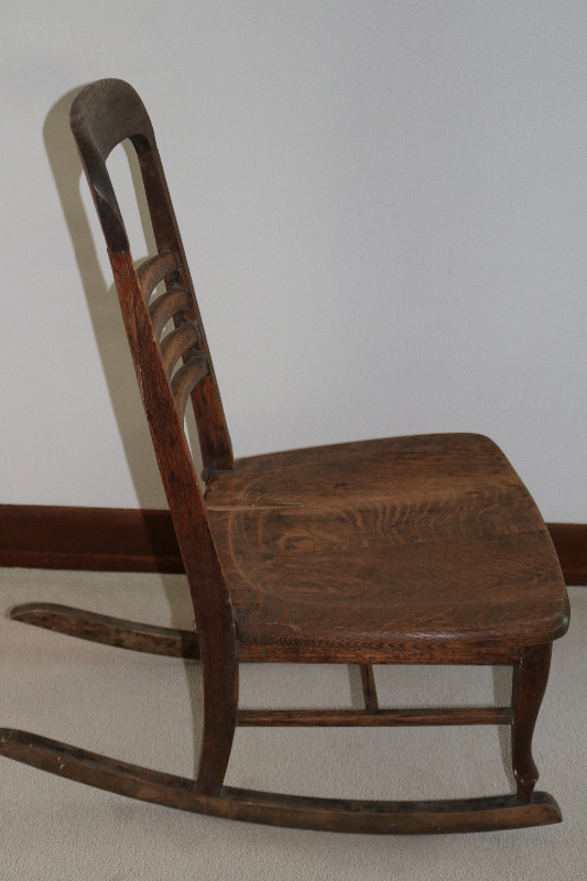 Antique Ladies Fairy Style Rocking Chair in Chairs & Recliners in Oshawa / Durham Region - Image 3