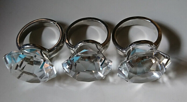 Diamond Ring Shaped Napkin Rings in Arts & Collectibles in Oshawa / Durham Region