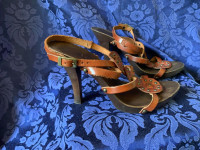 Vintage 1990s Sandal Pump Peep Toe Leather Heels size 7 - 7.5
