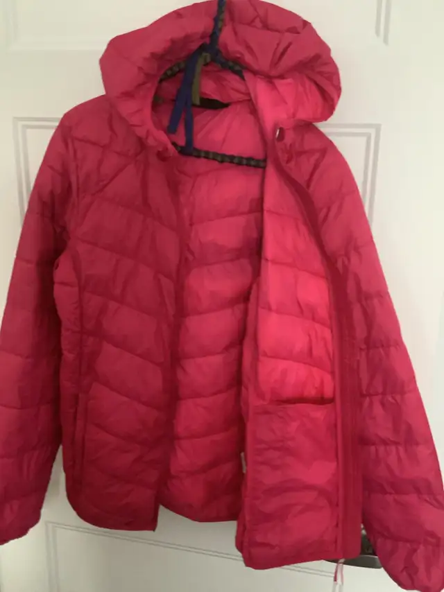 Girl’s light puffer jacket size XXL 18/20 in Kids & Youth in Laval / North Shore - Image 3