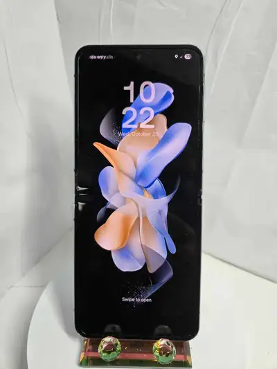 Samsung Galaxy Z Flip4, View more
