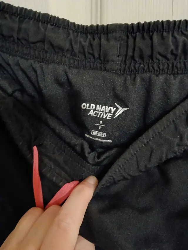Old Navy active shorts, size small (S) in Women's - Bottoms in City of Toronto - Image 4