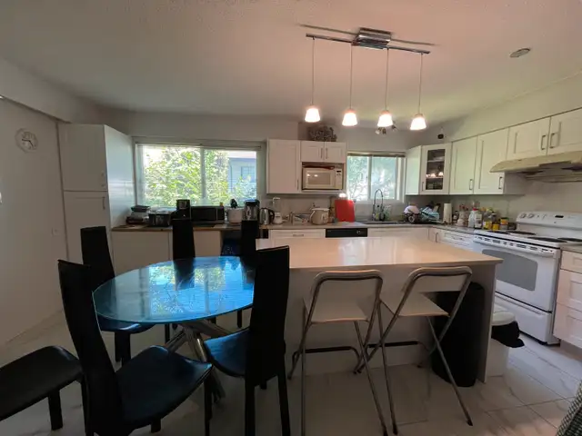 Close Skytrain SFU Room for Rent in Room Rentals & Roommates in Burnaby/New Westminster - Image 10