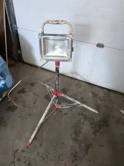 Tripod light, View more