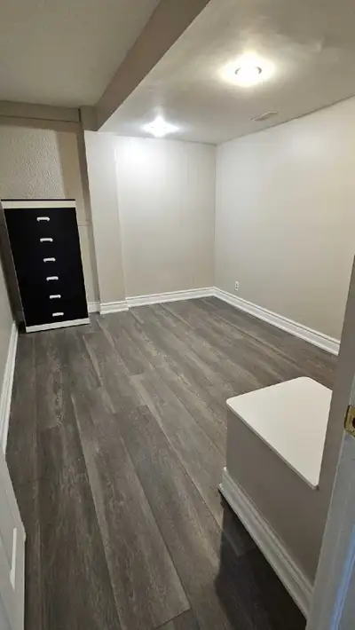 Newly renovated walkout basement, room for rent in the Sheppard and jane area, close to ttc, mall......