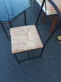 2 WOVEN CHAIRS ON METAL FRAMES