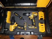 NEW DEWALT 20V MAX Brushless Cordless Compact Drill/Driver