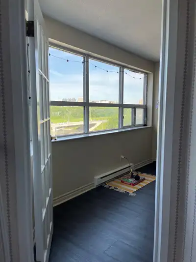 Room Available on Sharing Basis – 171 Lees Avenue, Ottawa | Available August 1 A spacious room is av...