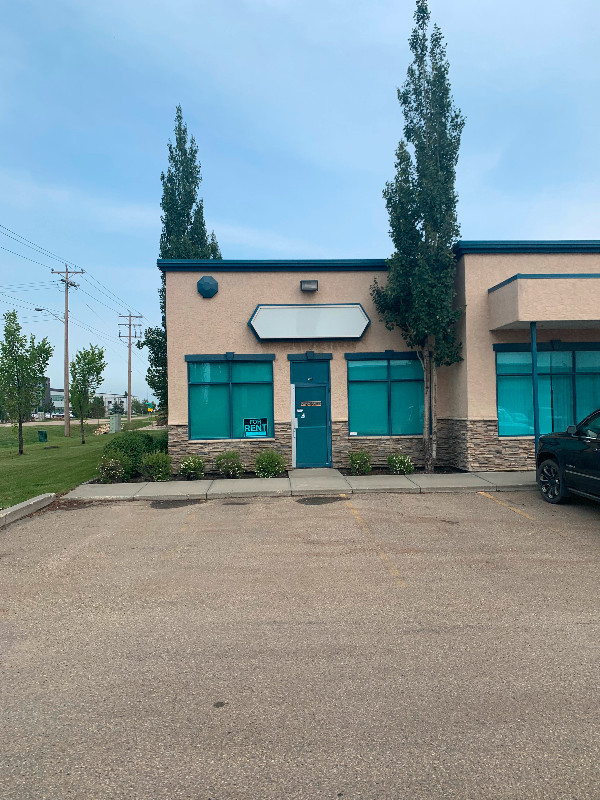 Office or Retail bays in Single Storey building in Commercial & Office Space for Rent in Strathcona County - Image 2