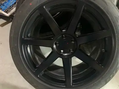Mag tsw noir gloss 20 pouces 5x114.3 (1700$) Aucune scratch comme neuf. Censor pour la pression d’ai...