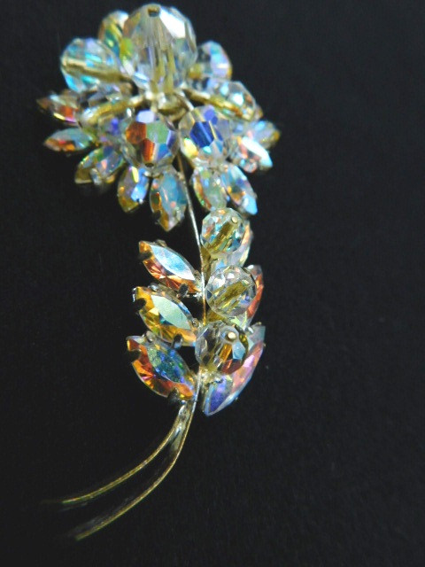 3 INCH UNMARKED AURORA RHINESTONE CLUSTER FLOWER BROOCH in Jewellery & Watches in Lethbridge