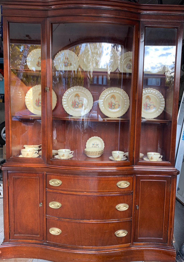 Duncan Phyfe Antique Hutch in Hutches & Display Cabinets in City of Toronto