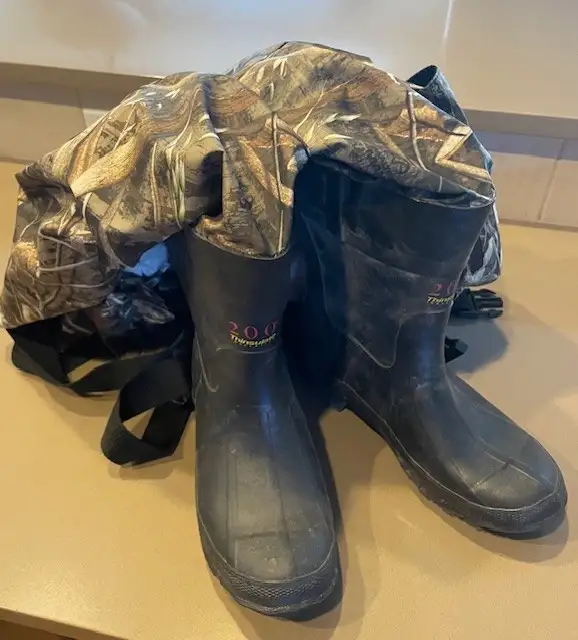 Woods Neoprene Bootfoot Chest Waders in Fishing, Camping & Outdoors in Calgary - Image 2