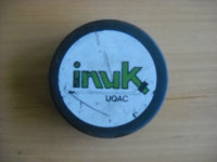 Rondelle puck de l'ancienne équipe de l'UQAC (Inuk) +-1970-80
