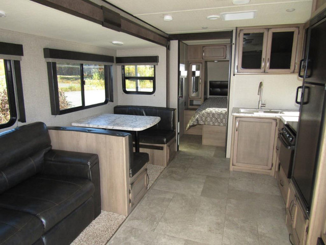 2019 TRANSCEND 27BHS by Grand Design Travel Trailer (32' RV) in Travel Trailers & Campers in Dartmouth - Image 4