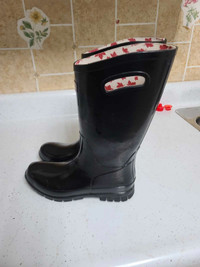 LADIES SIZE 7 CANADIANA RUBBER BOOTS